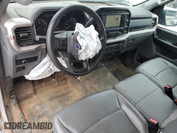 2021 Ford F-150 XL z VIN 1FTMF1CB2MKD96347, wystawiony jako Copart lot #85825975 z przebiegiem 123 070 mil mil oraz Szkoda całkowita • Salvage title. Historia ofert i sprzedaży dostępna na DreamBid. Obrazek 8.