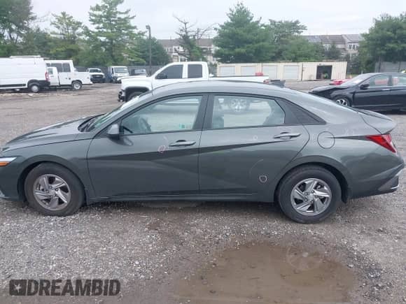 2024 Hyundai Elantra SE z VIN KMHLL4DGXRU817934, wystawiony jako IAAI lot #42659416 z przebiegiem 13 497 mil mil oraz . Historia ofert i sprzedaży dostępna na DreamBid. Obrazek 15.