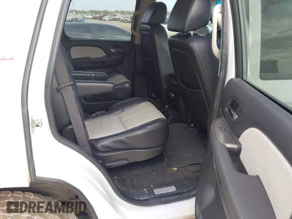 2007 Chevrolet Tahoe LT with VIN 1GNFC13067R411063, listed as a IAAI auction lot 43364553 with 244,866 mi miles and . Bid and sale history available at DreamBid. Image 8.