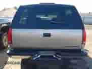 1999 Chevrolet Suburban z VIN 1GNFK16R9XJ318663, wystawiony jako IAAI lot #43358644 z przebiegiem 197 845 mil mil oraz . Historia ofert i sprzedaży dostępna na DreamBid. Obrazek 17.