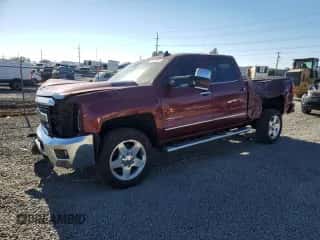 2015 Chevrolet Silverado 2500HD LTZ z VIN 1GC1KWE85FF622390, wystawiony jako Copart lot #68325495 z przebiegiem 119 183 mil mil oraz Szkoda całkowita • Salvage title. Historia ofert i sprzedaży dostępna na DreamBid. Obrazek 1.