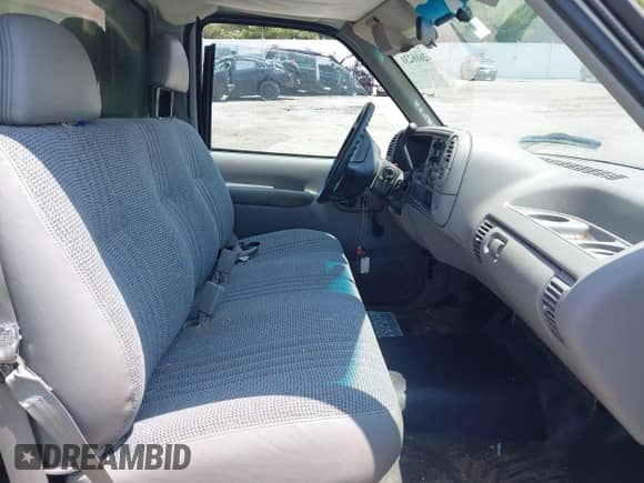 1995 Chevrolet Silverado 1500 z VIN 1GCEC14Z2SZ122630, wystawiony jako IAAI lot #42616231 z przebiegiem Nie podano mil oraz . Historia ofert i sprzedaży dostępna na DreamBid. Obrazek 5.