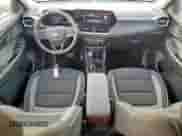 2025 Chevrolet TrailBlazer LT с VIN KL79MPSP4SB007245, выставлен на аукционе Copart как лот 84813415 с пробегом 14 865 миль миль и Списание • Salvage title. История ставок и продаж доступна на DreamBid. Изображение 8.