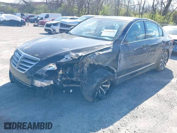 2013 Hyundai Genesis R-Spec z VIN KMHGC4DH4DU225996, wystawiony jako IAAI lot #41996696 z przebiegiem 184 219 mil mil oraz . Historia ofert i sprzedaży dostępna na DreamBid. Obrazek 2.