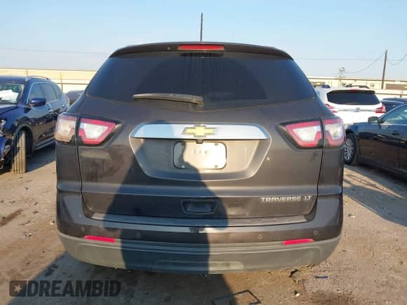 2015 Chevrolet Traverse LT z VIN 1GNKRHKD6FJ374121, wystawiony jako IAAI lot #43220608 z przebiegiem Nie podano mil oraz . Historia ofert i sprzedaży dostępna na DreamBid. Obrazek 17.