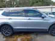 2023 Volkswagen Tiguan SE z VIN 3VV3B7AX0PM006918, wystawiony jako IAAI lot #43334061 z przebiegiem 56 645 mil mil oraz . Historia ofert i sprzedaży dostępna na DreamBid. Obrazek 14.