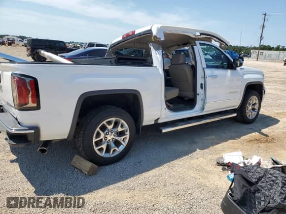 2017 GMC Sierra 1500 SLT z VIN 3GTP1NEC3HG329097, wystawiony jako Copart lot #70392705 z przebiegiem 101 129 mil mil oraz Szkoda całkowita • Salvage title. Historia ofert i sprzedaży dostępna na DreamBid. Obrazek 3.