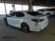 2021 Toyota Camry SE Nightshade z VIN 4T1G11AK9MU578125, wystawiony jako Copart lot #80356625 z przebiegiem 76 123 mil mil oraz Szkoda całkowita • Salvage title. Historia ofert i sprzedaży dostępna na DreamBid. Obrazek 2.