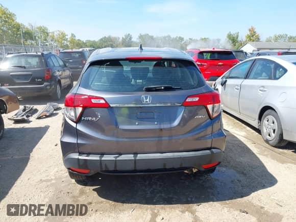 2020 Honda HR-V LX z VIN 3CZRU6H37LM722462, wystawiony jako IAAI lot #43222316 z przebiegiem 55 692 mil mil oraz . Historia ofert i sprzedaży dostępna na DreamBid. Obrazek 17.