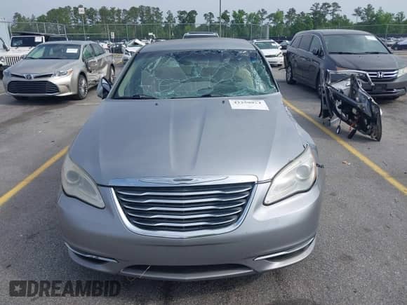 2014 Chrysler 200 LX с VIN 1C3CCBAGXEN150014, выставлен на аукционе IAAI как лот 42259954 с пробегом 273 925 миль миль и . История ставок и продаж доступна на DreamBid. Изображение 13.