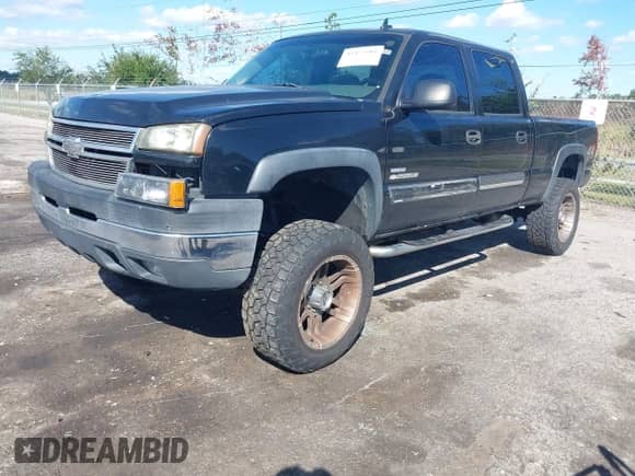2006 Chevrolet Silverado 2500HD LT3 with VIN 1GCHK23D96F143140, listed as a IAAI auction lot 43473585 with 277,837 mi miles and . Bid and sale history available at DreamBid. Image 2.