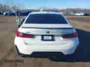 2023 BMW 3 Series M340i xDrive z VIN 3MW49FF01P8C87749, wystawiony jako IAAI lot #40997657 z przebiegiem 39 691 mil mil oraz . Historia ofert i sprzedaży dostępna na DreamBid. Obrazek 16.