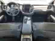 2022 Volvo S60 Inscription z VIN 7JRL12TL0NG174680, wystawiony jako Copart lot #64642315 z przebiegiem 43 524 mil mil oraz Czysty tytuł • Clean title. Historia ofert i sprzedaży dostępna na DreamBid. Obrazek 8.