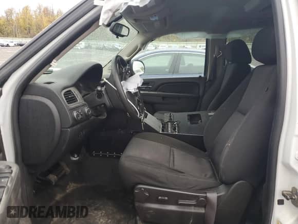 2011 Chevrolet Suburban с VIN 1GNWK5EG5BR231313, выставлен на аукционе Copart как лот 84421955 с пробегом 13 153 миль миль и Списание • Salvage title. История ставок и продаж доступна на DreamBid. Изображение 7.