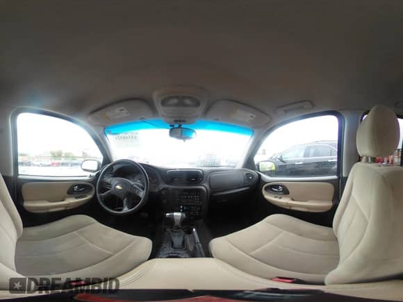 2005 Chevrolet TrailBlazer LS z VIN 1GNDT13SX52290505, wystawiony jako IAAI lot #43368321 z przebiegiem 196 110 mil mil oraz . Historia ofert i sprzedaży dostępna na DreamBid. Obrazek 18.