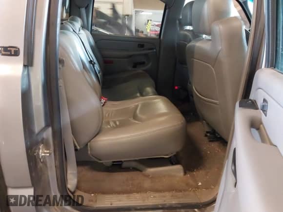 2006 Chevrolet Silverado 1500 LT3 z VIN 2GCEK13T661134570, wystawiony jako IAAI lot #43357401 z przebiegiem 238 723 mil mil oraz . Historia ofert i sprzedaży dostępna na DreamBid. Obrazek 8.