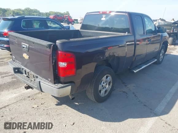 2008 Chevrolet Silverado 1500 1LT with VIN 1GCEC19028Z129340, listed as a IAAI auction lot 43340487 with 233,839 mi miles and . Bid and sale history available at DreamBid. Image 4.