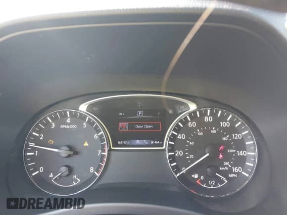 2019 Nissan Pathfinder S z VIN 5N1DR2MNXKC629366, wystawiony jako IAAI lot #42943140 z przebiegiem 165 192 mil mil oraz . Historia ofert i sprzedaży dostępna na DreamBid. Obrazek 7.