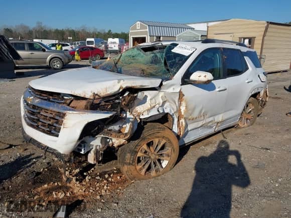 2025 Chevrolet Equinox FWD LT with VIN 3GNAXHEG6SL145156, listed as a IAAI auction lot 41656512 with 3,519 mi miles and . Bid and sale history available at DreamBid. Image 17.