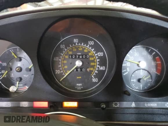 1985 Mercedes-Benz 380 z VIN WDBBA45C8FA035077, wystawiony jako Copart lot #84003385 z przebiegiem 127 403 mil mil oraz Czysty tytuł • Clean title. Historia ofert i sprzedaży dostępna na DreamBid. Obrazek 10.
