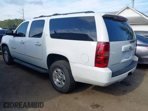 2011 Chevrolet Suburban LT z VIN 1GNSKJE37BR136546, wystawiony jako IAAI lot #43222783 z przebiegiem 171 295 mil mil oraz . Historia ofert i sprzedaży dostępna na DreamBid. Obrazek 3.