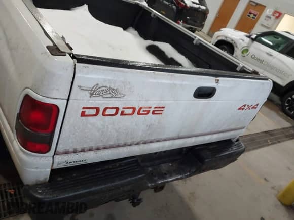 1998 Dodge 1500 с VIN 3B7HF12Z2WM251580, выставлен на аукционе IAAI как лот 41333568 с пробегом Не указан миль и . История ставок и продаж доступна на DreamBid. Изображение 16.