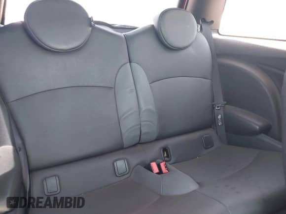 2010 MINI Hardtop with VIN WMWMF3C53ATZ64405, listed as a IAAI auction lot 42673213 with 135,765 mi miles and . Bid and sale history available at DreamBid. Image 8.