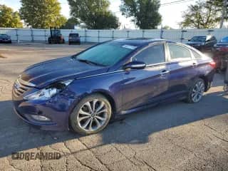 2014 Hyundai Sonata SE z VIN 5NPEC4ACXEH879109, wystawiony jako Copart lot #85777115 z przebiegiem 119 046 mil mil oraz Szkoda całkowita • Salvage title. Historia ofert i sprzedaży dostępna na DreamBid. Obrazek 1.