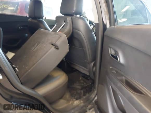 2021 Chevrolet Trax LT z VIN KL7CJLSB4MB330063, wystawiony jako IAAI lot #42957840 z przebiegiem 59 325 mil mil oraz . Historia ofert i sprzedaży dostępna na DreamBid. Obrazek 8.