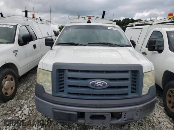 2010 Ford F-150 XL z VIN 1FTMF1CW1AKA46643, wystawiony jako Copart lot #54370785 z przebiegiem 141 766 mil mil oraz Czysty tytuł • Clean title. Historia ofert i sprzedaży dostępna na DreamBid. Obrazek 5.