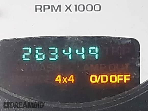 2003 Dodge 2500 ST z VIN 3D7KU28623G702683, wystawiony jako IAAI lot #41852182 z przebiegiem 263 449 mil mil oraz . Historia ofert i sprzedaży dostępna na DreamBid. Obrazek 16.