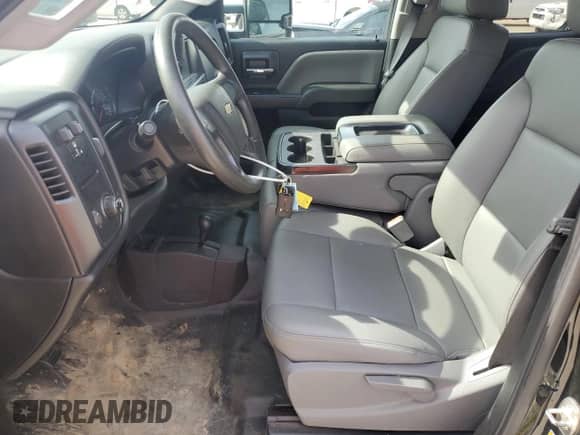 2017 Chevrolet Silverado 2500HD Work Truck z VIN 1GC1KUEYXHF183047, wystawiony jako Copart lot #45533395 z przebiegiem 70 990 mil mil oraz Szkoda całkowita • Salvage title. Historia ofert i sprzedaży dostępna na DreamBid. Obrazek 7.