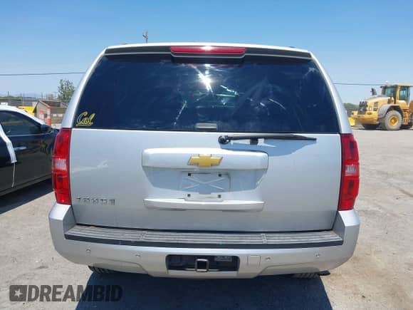 2013 Chevrolet Tahoe LT z VIN 1GNSKBE01DR286568, wystawiony jako IAAI lot #42736237 z przebiegiem Nie podano mil oraz . Historia ofert i sprzedaży dostępna na DreamBid. Obrazek 17.
