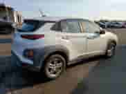 2018 Hyundai Kona SE z VIN KM8K1CAA9JU070133, wystawiony jako Copart lot #68877535 z przebiegiem 96 150 mil mil oraz Szkoda całkowita • Salvage title. Historia ofert i sprzedaży dostępna na DreamBid. Obrazek 3.