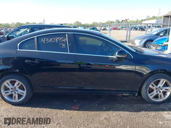 2015 Volvo S60 T5 Premier с VIN YV1612TK9F2362559, выставлен на аукционе IAAI как лот 43408950 с пробегом 152 263 миль миль и . История ставок и продаж доступна на DreamBid. Изображение 13.