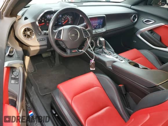 2024 Chevrolet Camaro 2SS z VIN 1G1FH3D79R0119618, wystawiony jako Copart lot #67778825 z przebiegiem 13 368 mil mil oraz Szkoda całkowita • Salvage title. Historia ofert i sprzedaży dostępna na DreamBid. Obrazek 8.