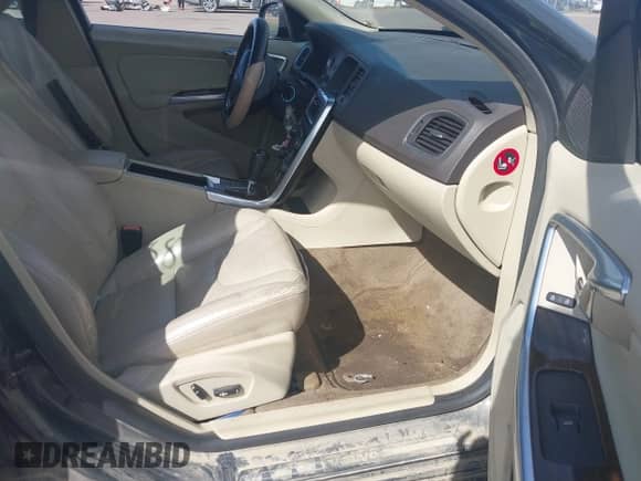 2012 Volvo S60 T6 с VIN YV1902FH8C2103783, выставлен на аукционе IAAI как лот 43109988 с пробегом 177 042 миль миль и . История ставок и продаж доступна на DreamBid. Изображение 5.