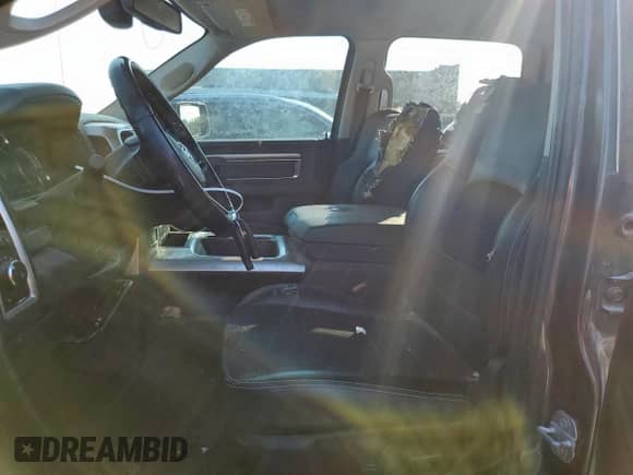 2017 Ram 1500 Lone Star z VIN 1C6RR6LT3HS784042, wystawiony jako Copart lot #70020995 z przebiegiem 127 968 mil mil oraz Szkoda całkowita • Salvage title. Historia ofert i sprzedaży dostępna na DreamBid. Obrazek 7.