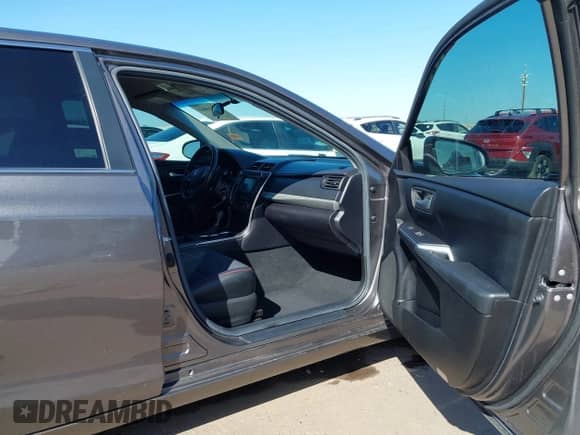 2016 Toyota Camry XLE with VIN 4T1BF1FK7GU595157, listed as a IAAI auction lot 43415961 with 110,375 mi miles and . Bid and sale history available at DreamBid. Image 5.