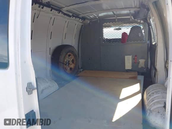 2005 Chevrolet Express Cargo z VIN 1GCGG25V351100802, wystawiony jako IAAI lot #42958948 z przebiegiem 93 981 mil mil oraz . Historia ofert i sprzedaży dostępna na DreamBid. Obrazek 8.