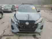 2023 Nissan Kicks SR с VIN 3N1CP5DV3PL507695, выставлен на аукционе Copart как лот 84400615 с пробегом 43 700 миль миль и Списание • Salvage title. История ставок и продаж доступна на DreamBid. Изображение 5.
