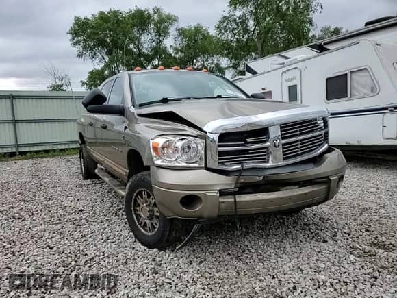 2006 Dodge 3500 Laramie z VIN 3D7LX39CX6G175616, wystawiony jako Copart lot #57902135 z przebiegiem 183 961 mil mil oraz Szkoda całkowita • Salvage title. Historia ofert i sprzedaży dostępna na DreamBid. Obrazek 13.