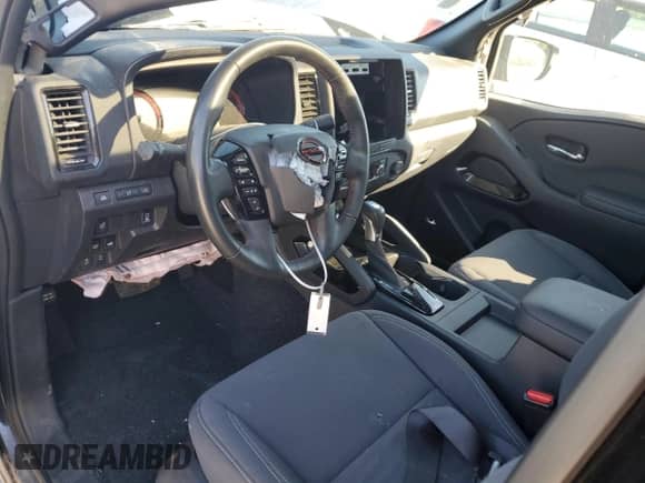 2024 Nissan Frontier Pro-4X z VIN 1N6ED1EKXRN623648, wystawiony jako Copart lot #84794185 z przebiegiem Nie podano mil oraz Nie do naprawy • Non repairable. Historia ofert i sprzedaży dostępna na DreamBid. Obrazek 8.