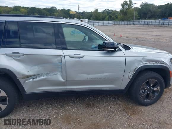 2024 Jeep Grand Cherokee с VIN 1C4RJYB62RC115893, выставлен на аукционе IAAI как лот 43459345 с пробегом 50 239 миль миль и . История ставок и продаж доступна на DreamBid. Изображение 12.