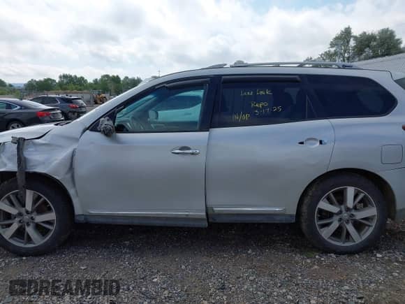 2016 Nissan Pathfinder Platinum with VIN 5N1AR2MM4GC657696, listed as a IAAI auction lot 42832227 with 97,172 mi miles and . Bid and sale history available at DreamBid. Image 14.