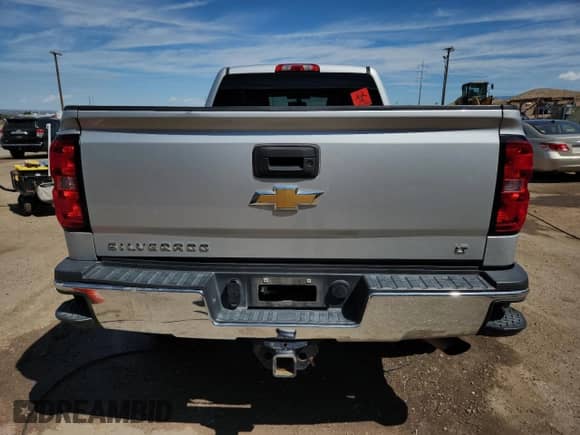 2017 Chevrolet Silverado 2500HD LT z VIN 1GC2KVEG6HZ398358, wystawiony jako Copart lot #70714245 z przebiegiem 123 909 mil mil oraz Szkoda całkowita • Salvage title. Historia ofert i sprzedaży dostępna na DreamBid. Obrazek 6.