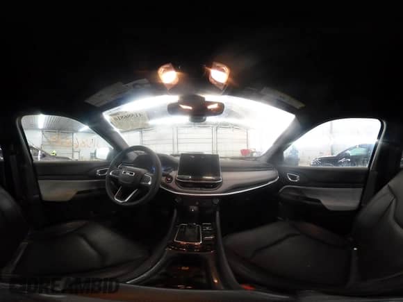 2024 Jeep Compass Latitude Lux с VIN 3C4NJDFN1RT601432, выставлен на аукционе IAAI как лот 41586810 с пробегом 17 406 миль миль и . История ставок и продаж доступна на DreamBid. Изображение 19.