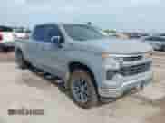 2024 Chevrolet Silverado 1500 LT z VIN 2GCUDDED0R1157361, wystawiony jako IAAI lot #43033954 z przebiegiem 54 137 mil mil oraz . Historia ofert i sprzedaży dostępna na DreamBid. Obrazek 1.
