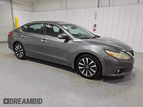 2016 Nissan Altima SV z VIN 1N4AL3AP5GC184911, wystawiony jako Copart lot #80853175 z przebiegiem 61 581 mil mil oraz Czysty tytuł • Clean title. Historia ofert i sprzedaży dostępna na DreamBid. Obrazek 4.