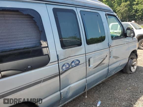 2000 Ford Econoline Cargo Recreational with VIN 1FDRE14L5YHA56690, listed as a Copart auction lot 58926155 with 162,797 mi miles and Salvage title. Bid and sale history available at DreamBid. Image 11.